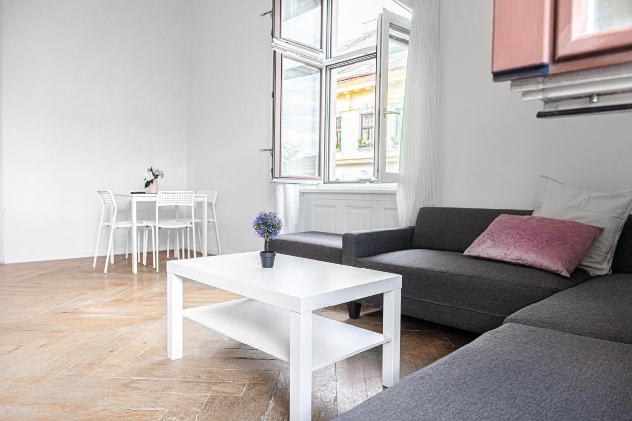 Cozy 2Br Apt. Near Akh Hospital-Ideal For Longstay Wina Bagian luar foto
